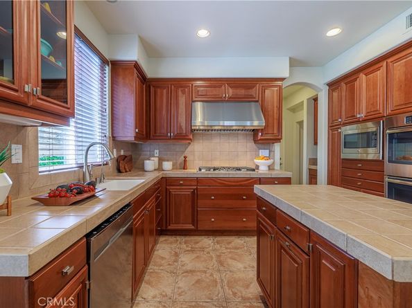 22 Modesto, Irvine CA 92602