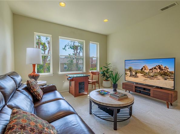 22 Modesto, Irvine CA 92602