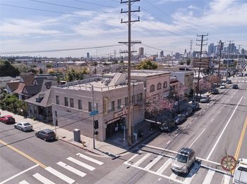 1830 N Broadway