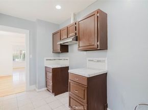 3650 7th Avenue, Los Angeles CA 90018