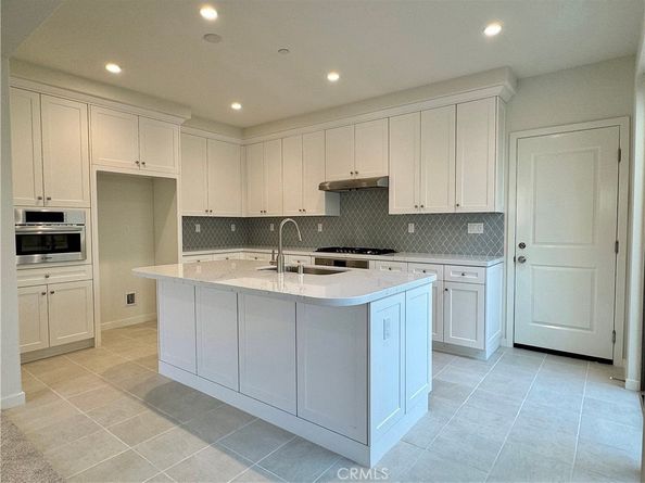 112 Newburry, Irvine CA 92618