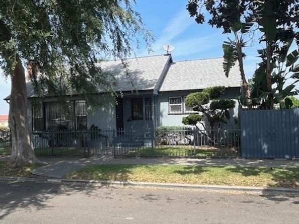2121 W 70th, Los Angeles CA 90047