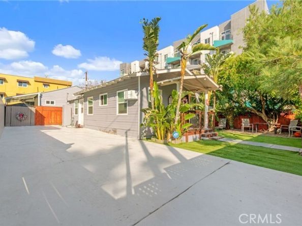 11123 Cumpston Street, North Hollywood (los Angeles) CA 91601