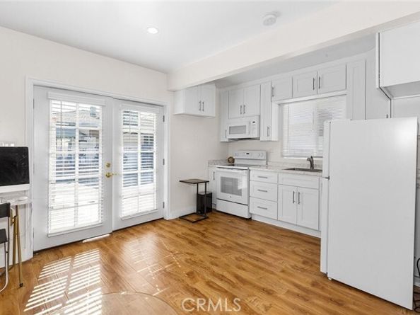 8827 Sylmar Avenue, Panorama City (los Angeles) CA 91402