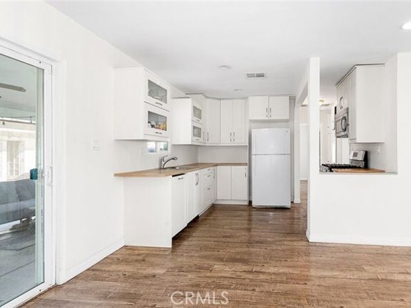 8827 Sylmar Avenue, Panorama City (los Angeles) CA 91402