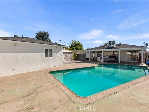 8827 Sylmar Avenue, Panorama City (los Angeles) CA 91402