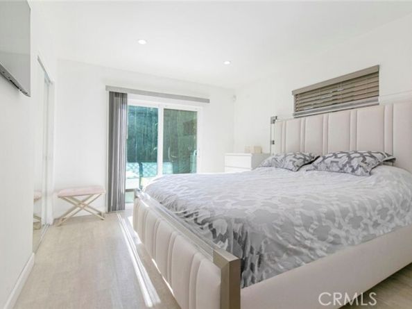 6709 Mammoth Avenue, Los Angeles CA 91405