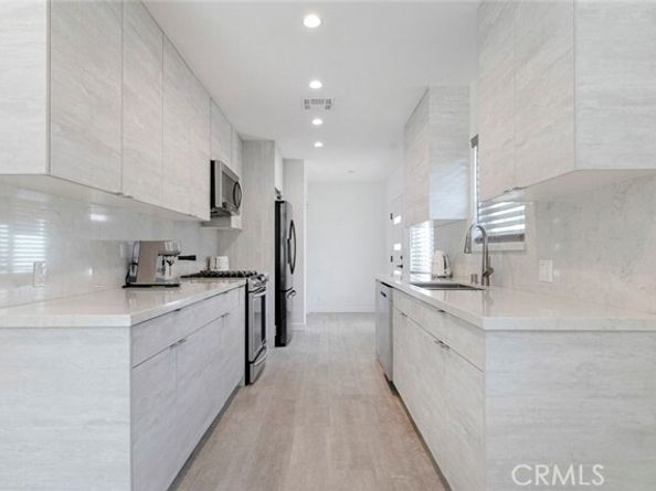 6709 Mammoth Avenue, Los Angeles CA 91405