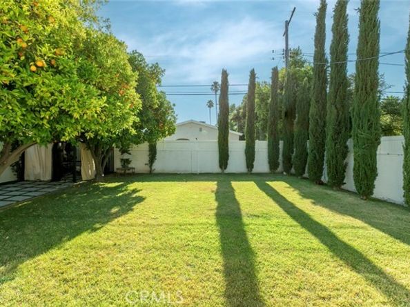 6709 Mammoth Avenue, Los Angeles CA 91405