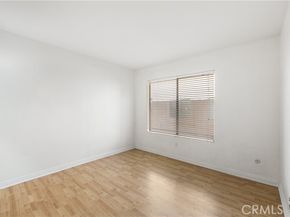 21054 Parthenia 11, Canoga Park (los Angeles) CA 91304