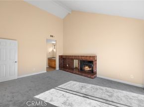 21054 Parthenia 11, Canoga Park (los Angeles) CA 91304