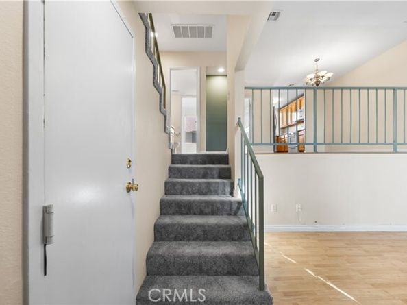 21054 Parthenia 11, Canoga Park (los Angeles) CA 91304