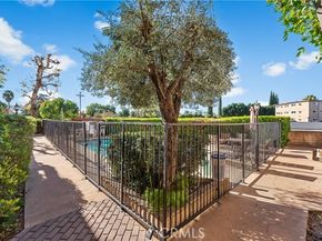 21054 Parthenia 11, Canoga Park (los Angeles) CA 91304