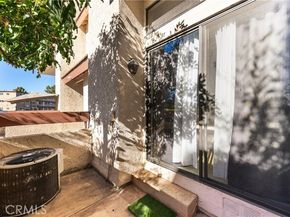 21054 Parthenia 11, Canoga Park (los Angeles) CA 91304