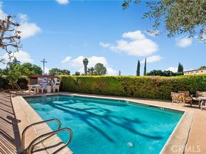 21054 Parthenia 11, Canoga Park (los Angeles) CA 91304