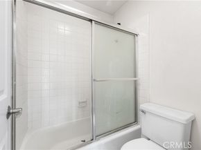 21054 Parthenia 11, Canoga Park (los Angeles) CA 91304