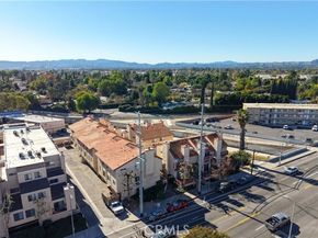 21054 Parthenia 11, Canoga Park (los Angeles) CA 91304