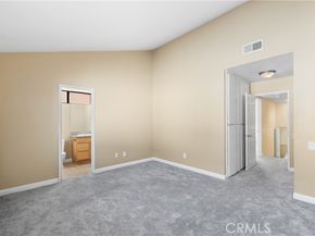 21054 Parthenia 11, Canoga Park (los Angeles) CA 91304