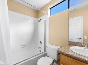 21054 Parthenia 11, Canoga Park (los Angeles) CA 91304