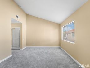 21054 Parthenia 11, Canoga Park (los Angeles) CA 91304