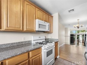 21054 Parthenia 11, Canoga Park (los Angeles) CA 91304