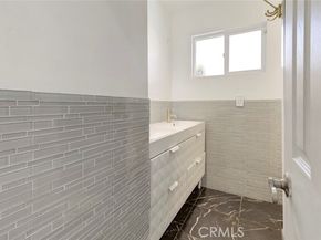 8022 Longridge Avenue, North Hollywood (los Angeles) CA 91605