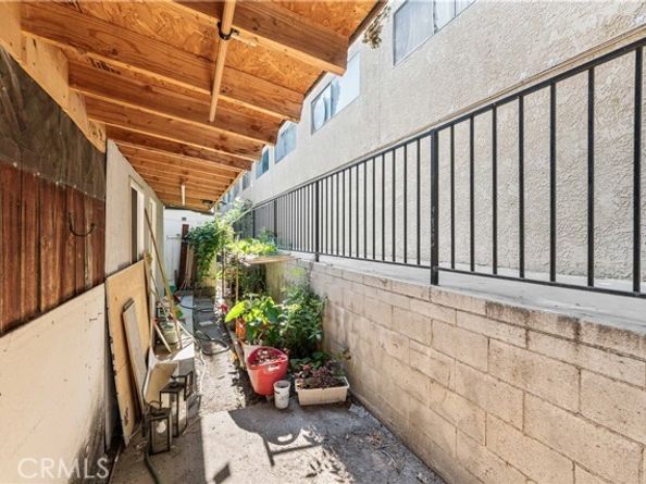 8414 Columbus Avenue 10, North Hills (los Angeles) CA 91343