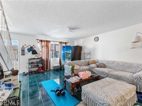 8414 Columbus Avenue 10, North Hills (los Angeles) CA 91343
