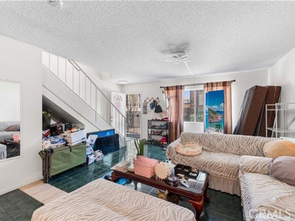 8414 Columbus Avenue 10, North Hills (los Angeles) CA 91343