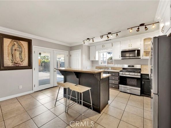 13286 Terra Bella Street, Pacoima (los Angeles) CA 91331