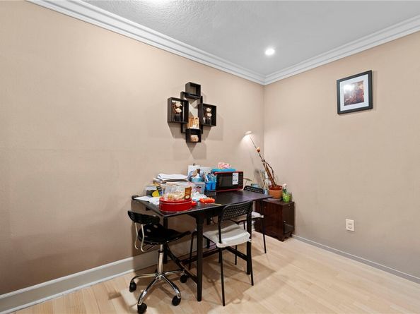 7035 Woodley 205, Van Nuys (los Angeles) CA 91406