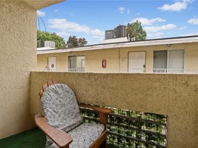7035 Woodley 205, Van Nuys (los Angeles) CA 91406