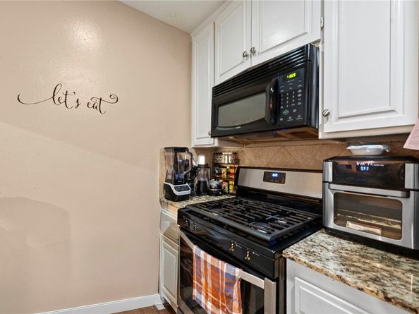 7035 Woodley 205, Van Nuys (los Angeles) CA 91406