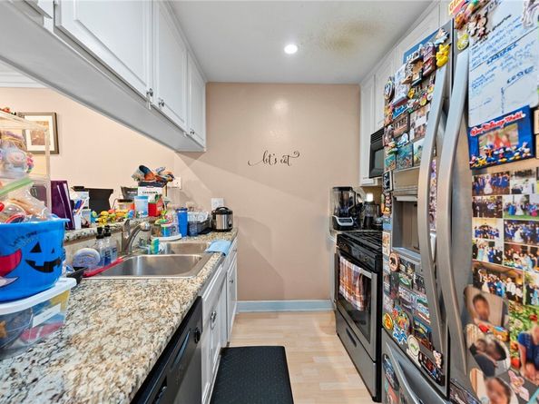 7035 Woodley 205, Van Nuys (los Angeles) CA 91406