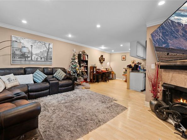 7035 Woodley 205, Van Nuys (los Angeles) CA 91406