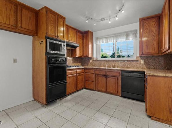 18746 Plummer Street, Northridge (los Angeles) CA 91324