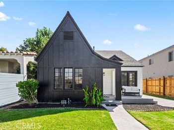 2942 S West View