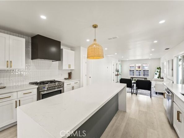 2942 S West View, Los Angeles CA 90016
