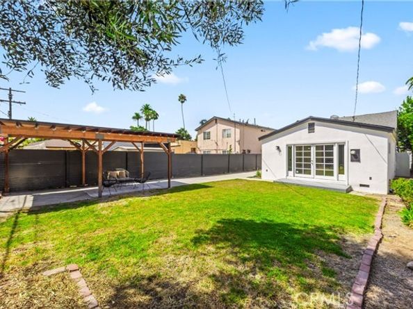 2942 S West View, Los Angeles CA 90016