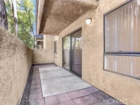 22100 Burbank 130C, Woodland Hills (los Angeles) CA 91367