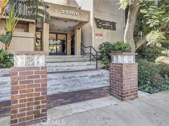 22100 Burbank 130C, Woodland Hills (los Angeles) CA 91367