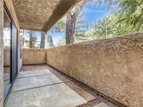22100 Burbank 130C, Woodland Hills (los Angeles) CA 91367