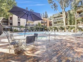 22100 Burbank 130C, Woodland Hills (los Angeles) CA 91367