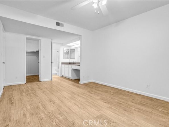 22100 Burbank 130C, Woodland Hills (los Angeles) CA 91367
