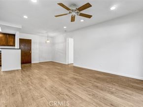 22100 Burbank 130C, Woodland Hills (los Angeles) CA 91367