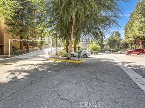 22100 Burbank 130C, Woodland Hills (los Angeles) CA 91367