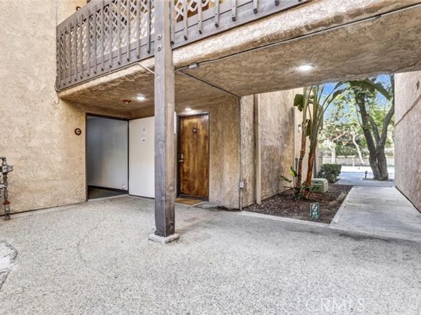 22100 Burbank 130C, Woodland Hills (los Angeles) CA 91367
