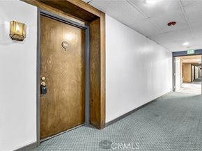 22100 Burbank 130C, Woodland Hills (los Angeles) CA 91367