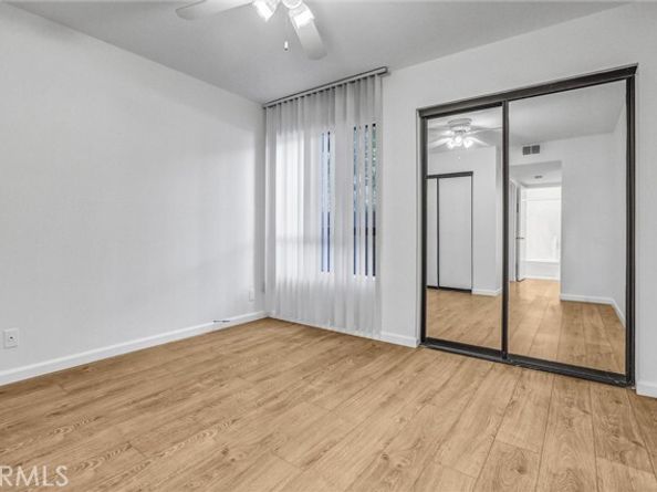 22100 Burbank 130C, Woodland Hills (los Angeles) CA 91367