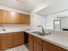25712 Le Parc 7, Lake Forest (el Toro) CA 92630